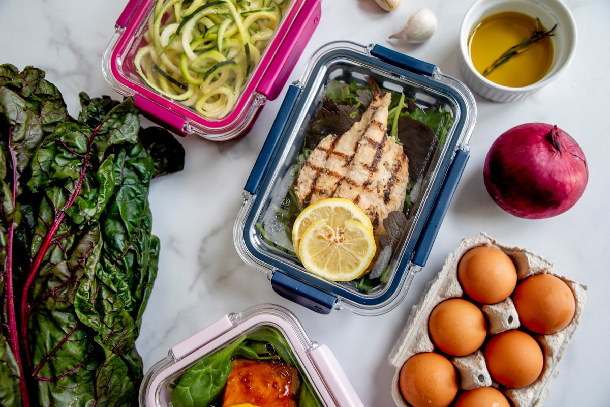 Nutritionist explaining wellness and health benefits